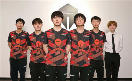 三人一脚出 三人一脚出